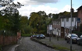 Charming 1 Bed Riverside Apartment